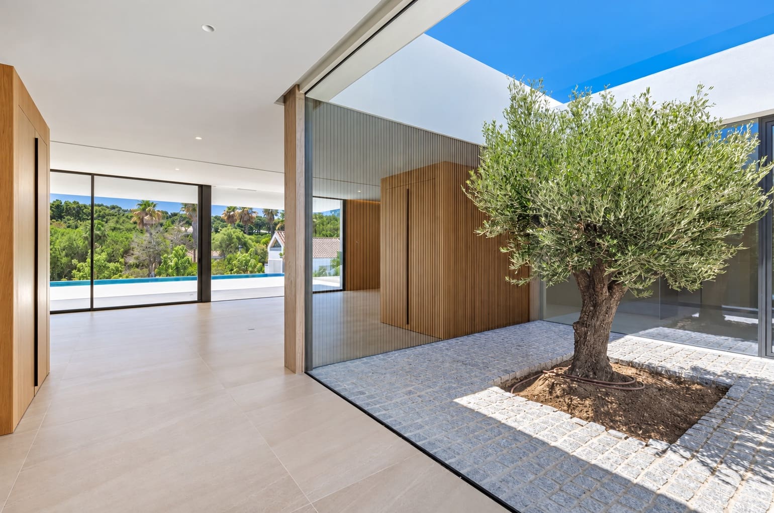4 bedroom Villa for sale in Sotogrande with pool garage - € 2,350,000 (Ref: 10061301)