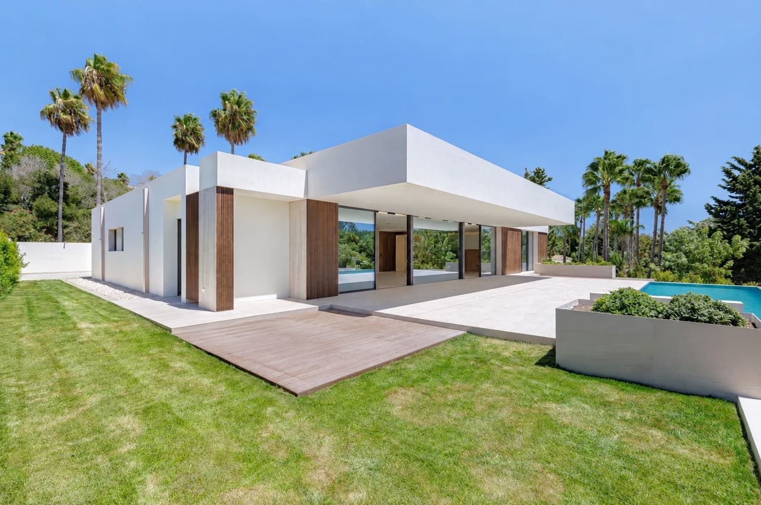 4 bedroom Villa for sale in Sotogrande with pool garage - € 2,350,000 (Ref: 10061301)