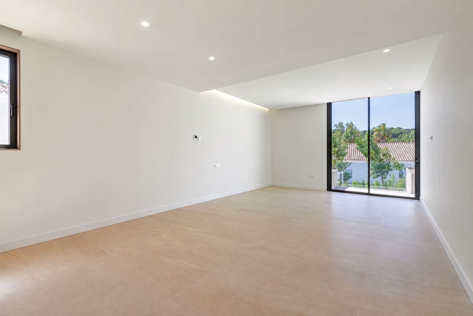 4 bedroom Villa for sale in Sotogrande with pool garage - € 2,350,000 (Ref: 10061301)