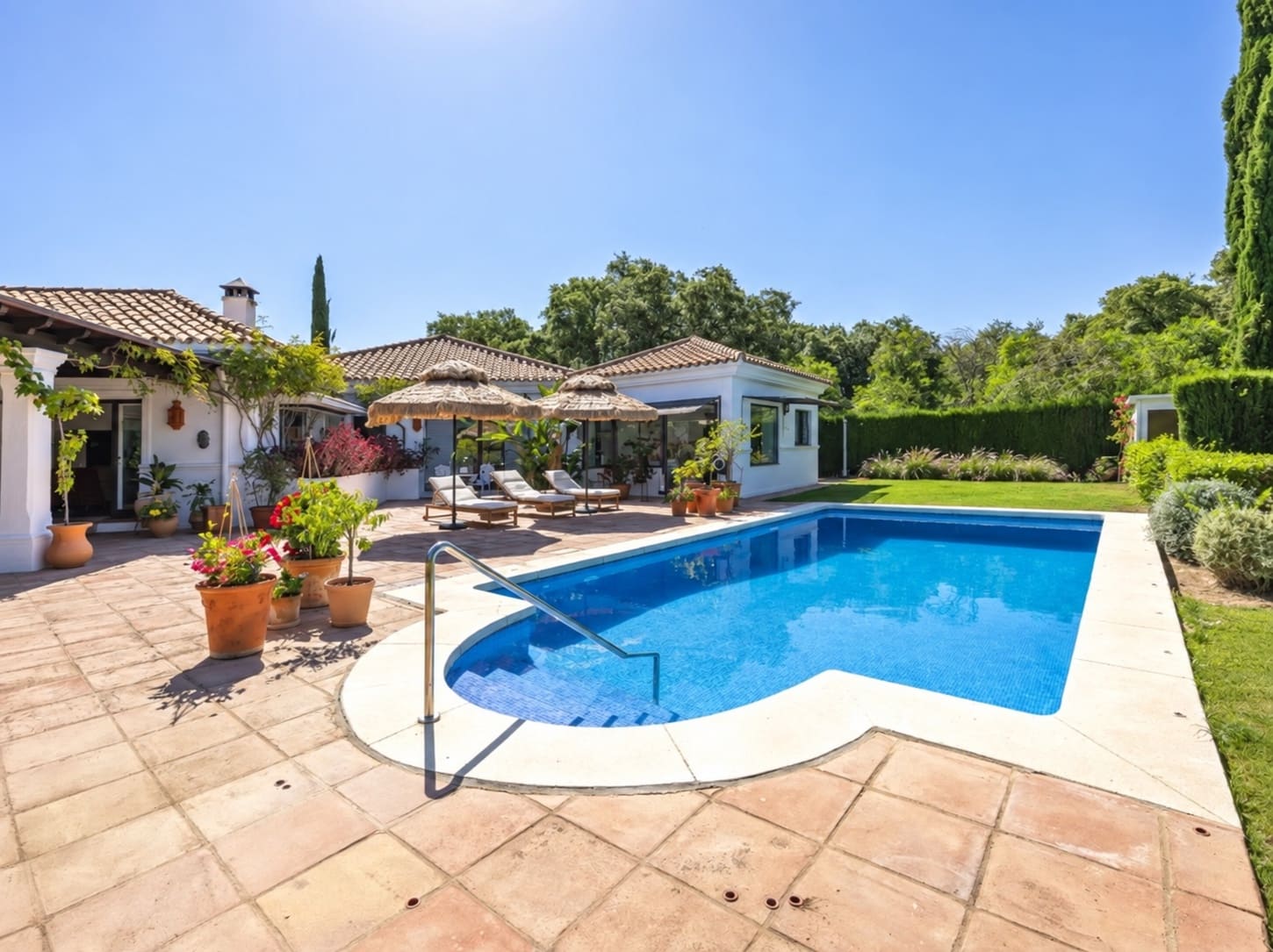 6 soverom Villa til salgs i Sotogrande med svømmebasseng garasje - € 1 795 000 (Ref: 10094222)