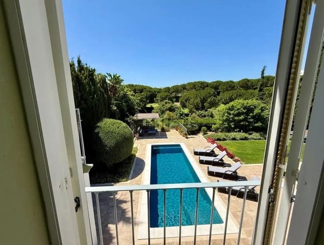 Chalet de 4 habitaciones en Sotogrande Alto, San Roque en venta con piscina garaje - 1.495.000 € (Ref: 10097587)