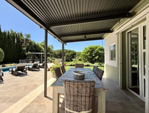 Chalet de 4 habitaciones en Sotogrande Alto, San Roque en venta con piscina garaje - 1.495.000 € (Ref: 10097587)