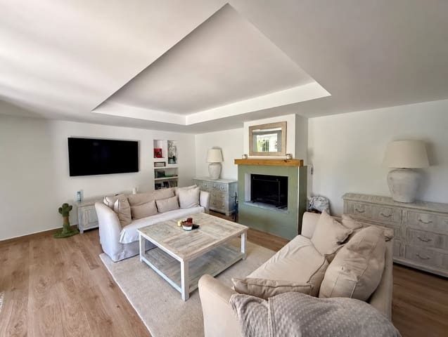 Chalet de 4 habitaciones en Sotogrande Alto, San Roque en venta con piscina garaje - 1.495.000 € (Ref: 10097587)