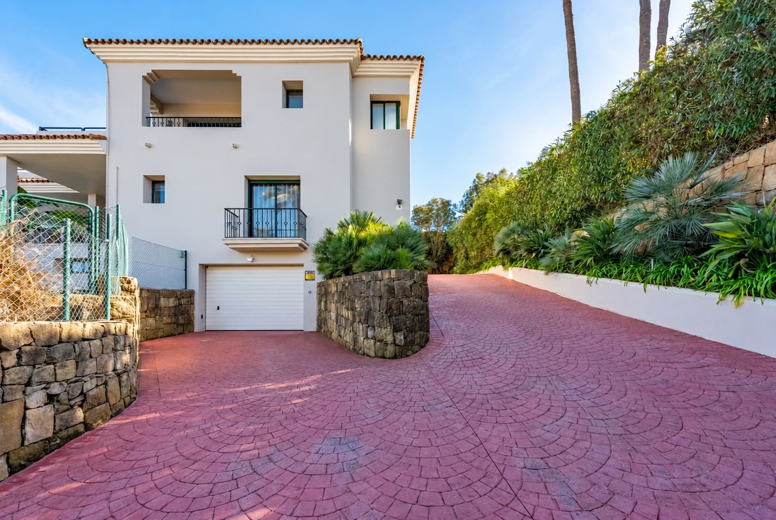 4 soveværelse Villa til salg i Sotogrande med swimmingpool garage - € 1.599.000 (Ref: 10135675)