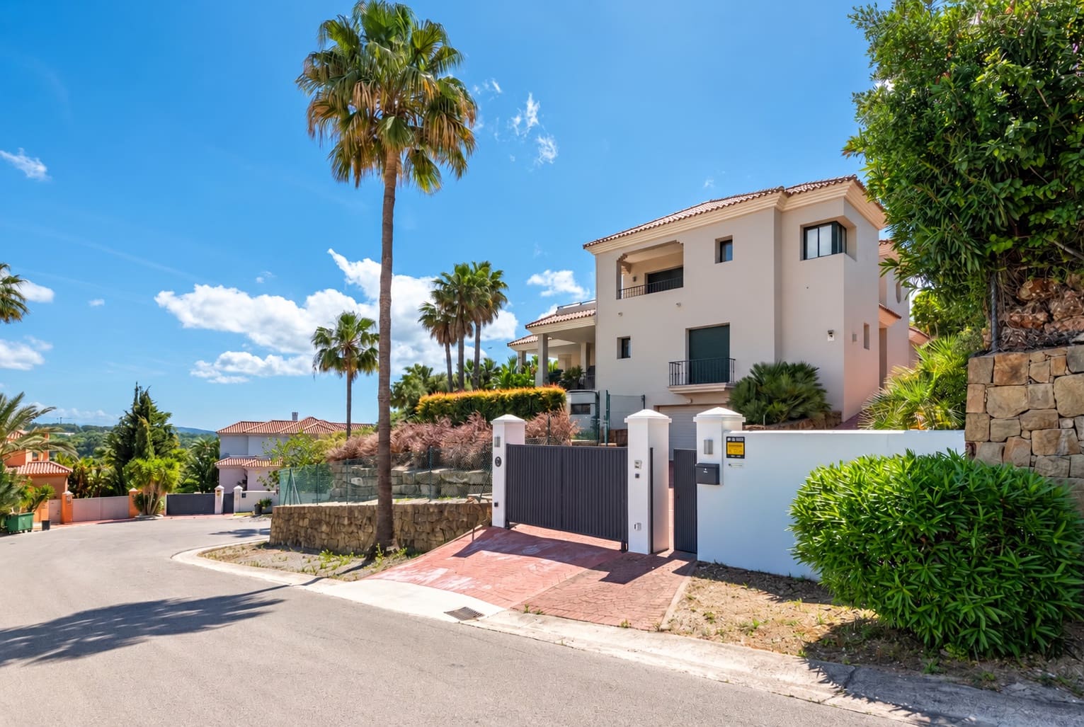 4 soveværelse Villa til salg i Sotogrande med swimmingpool garage - € 1.599.000 (Ref: 10135675)