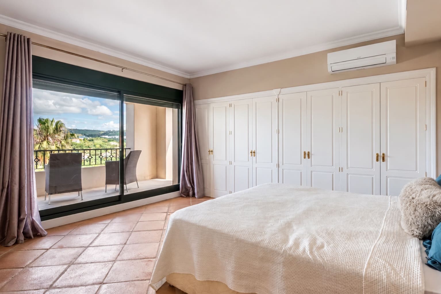 4 soveværelse Villa til salg i Sotogrande med swimmingpool garage - € 1.599.000 (Ref: 10135675)