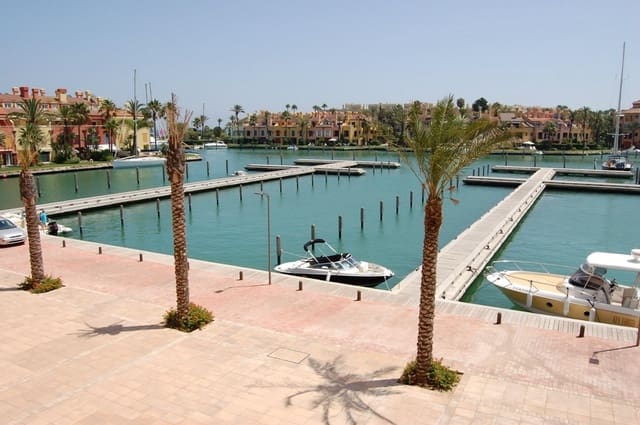 2 chambre Appartement à vendre à Puerto de Sotogrande - La Marina, San Roque avec piscine garage - 745 000 € (Ref: 10135676)