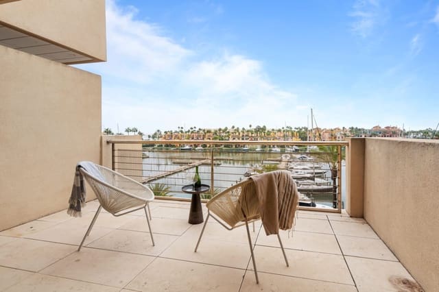 2 chambre Appartement à vendre à Puerto de Sotogrande - La Marina, San Roque avec piscine garage - 745 000 € (Ref: 10135676)