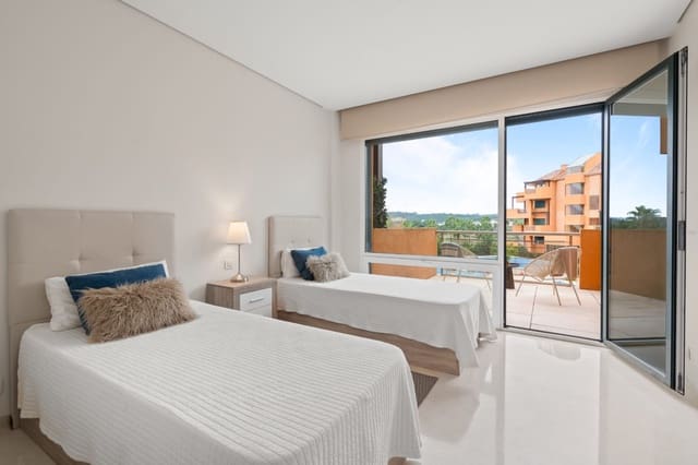 2 chambre Appartement à vendre à Puerto de Sotogrande - La Marina, San Roque avec piscine garage - 745 000 € (Ref: 10135676)