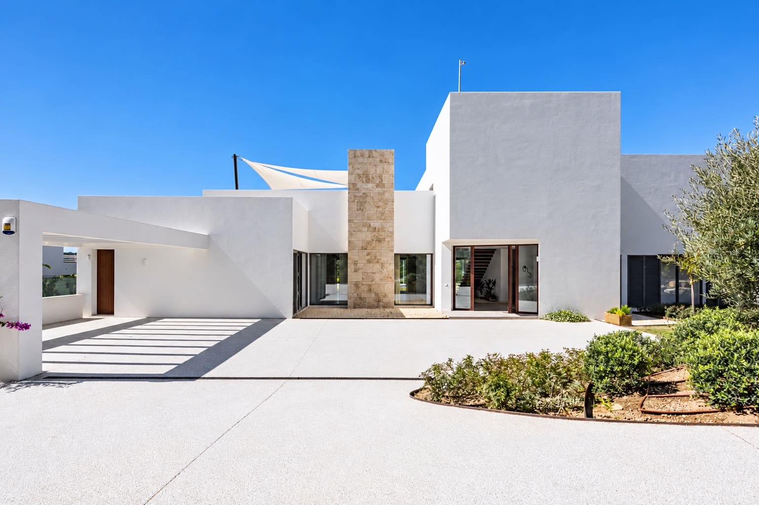 5 bedroom Villa for sale in Sotogrande with pool garage - € 4,200,000 (Ref: 10160994)