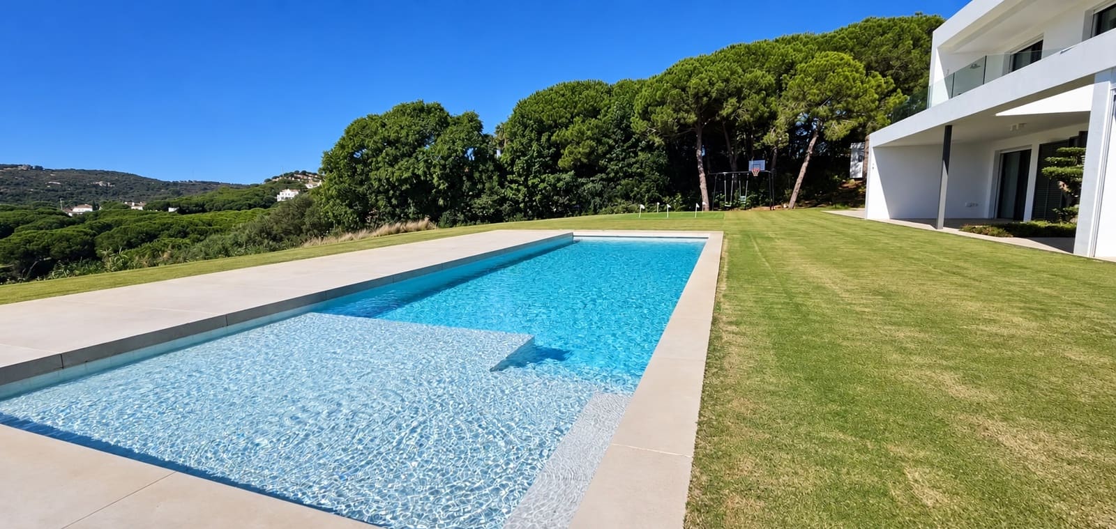 5 bedroom Villa for sale in Sotogrande with pool garage - € 4,200,000 (Ref: 10160994)