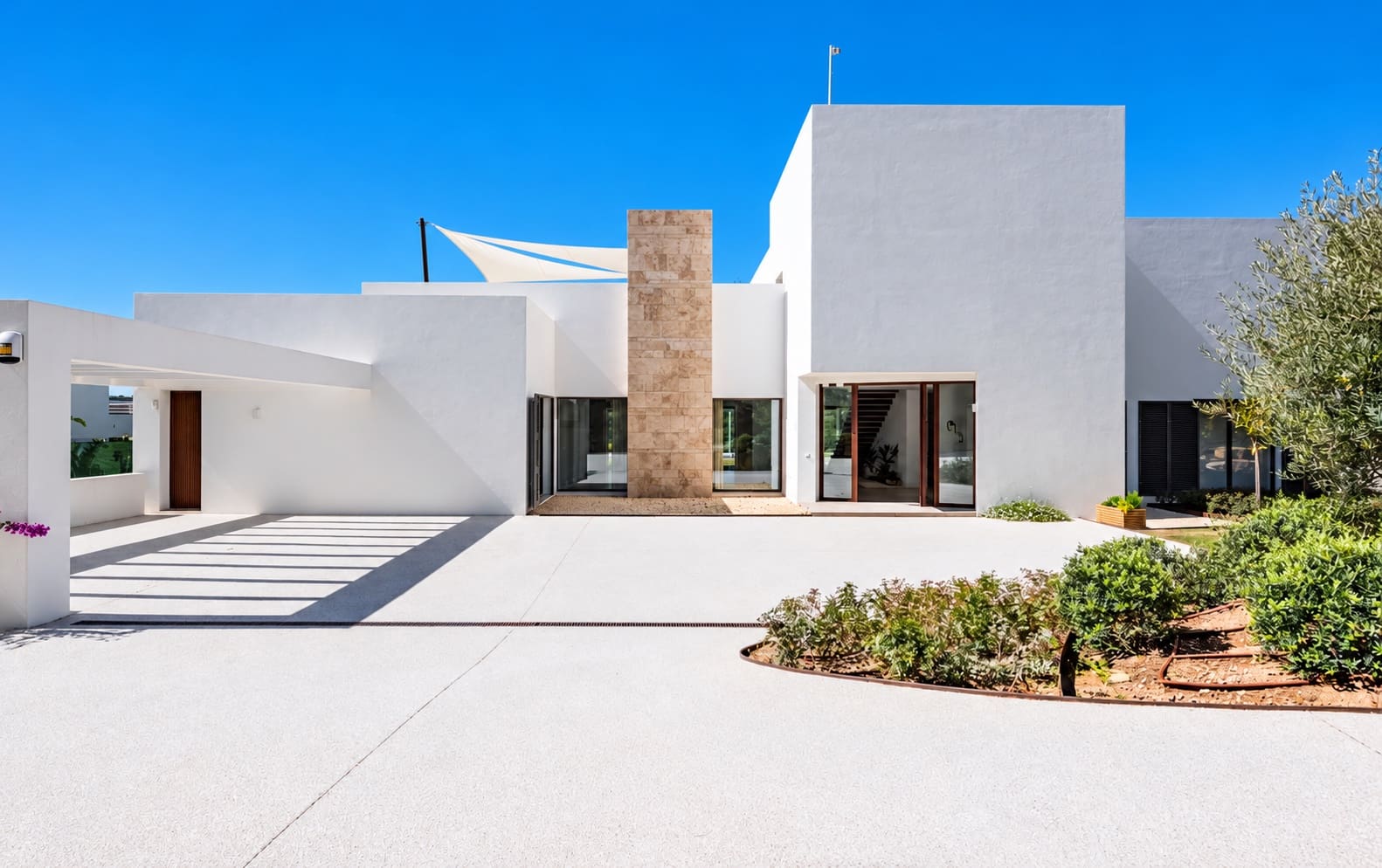 5 bedroom Villa for sale in Sotogrande with pool garage - € 4,200,000 (Ref: 10160994)