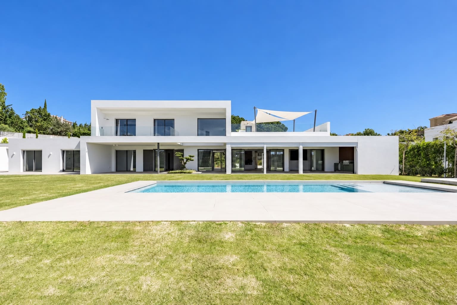 5 bedroom Villa for sale in Sotogrande with pool garage - € 4,200,000 (Ref: 10160994)