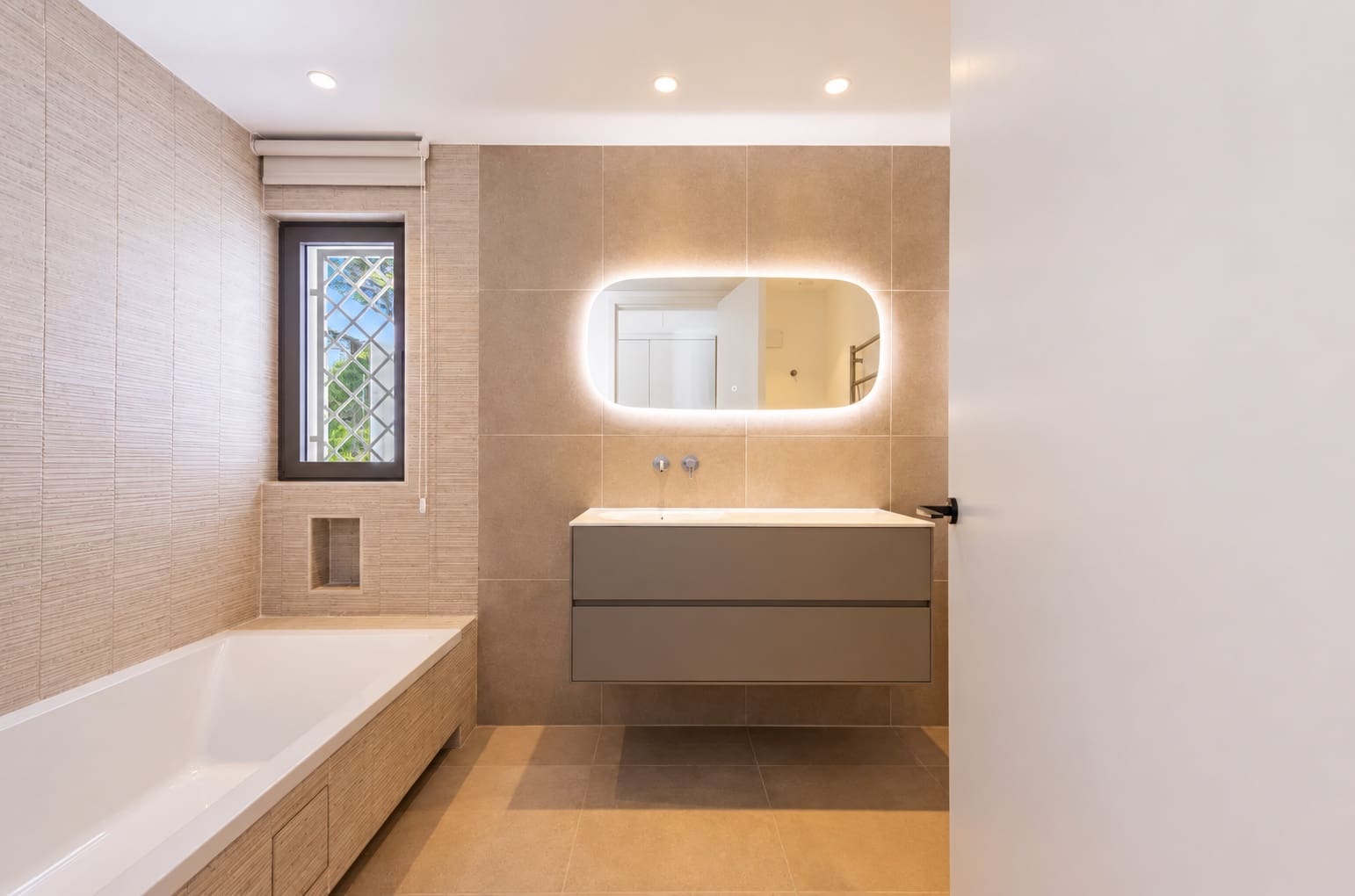 5 bedroom Villa for sale in Sotogrande with pool garage - € 4,200,000 (Ref: 10160994)