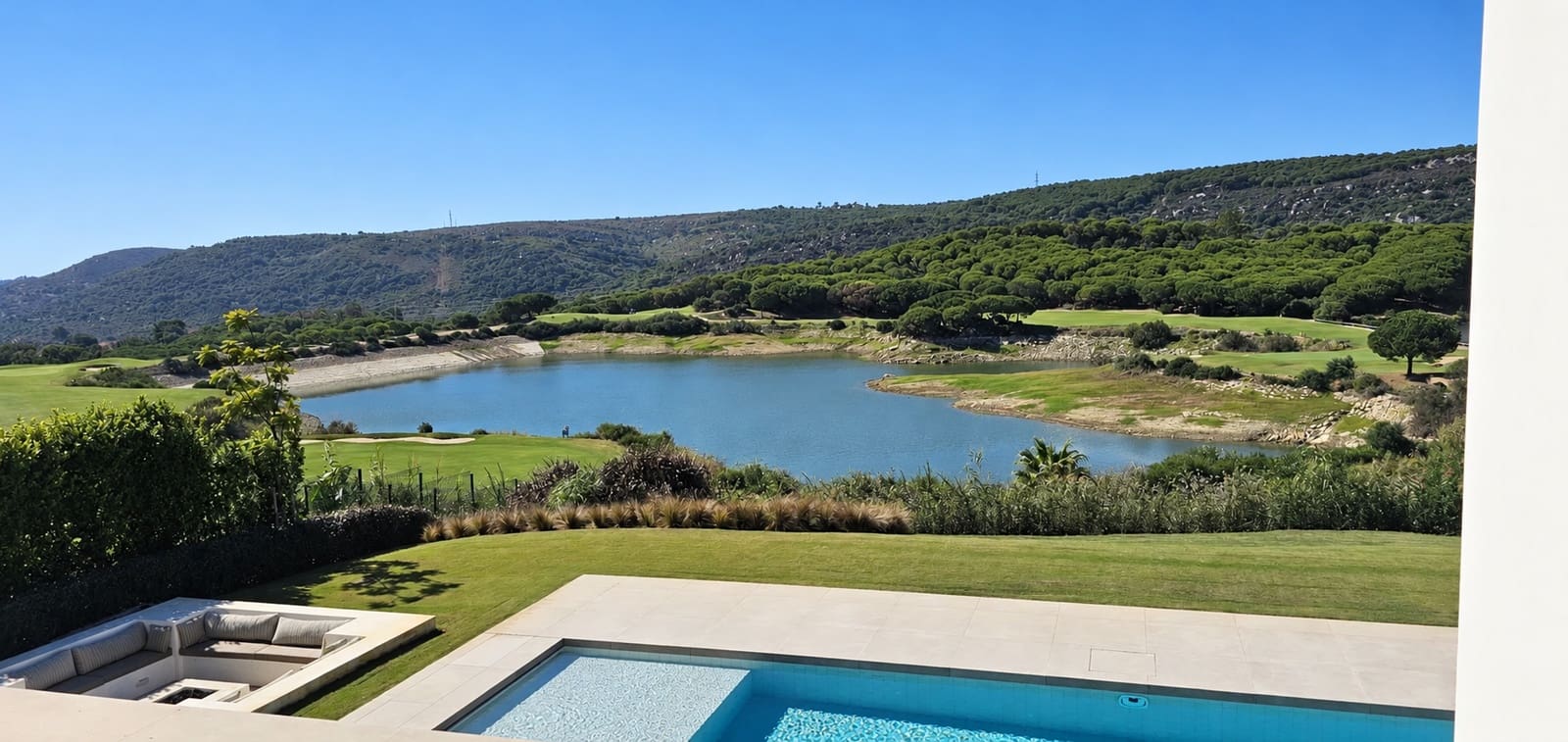 5 bedroom Villa for sale in Sotogrande with pool garage - € 4,200,000 (Ref: 10160994)