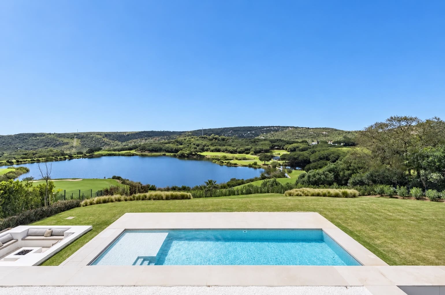 5 bedroom Villa for sale in Sotogrande with pool garage - € 4,200,000 (Ref: 10160994)