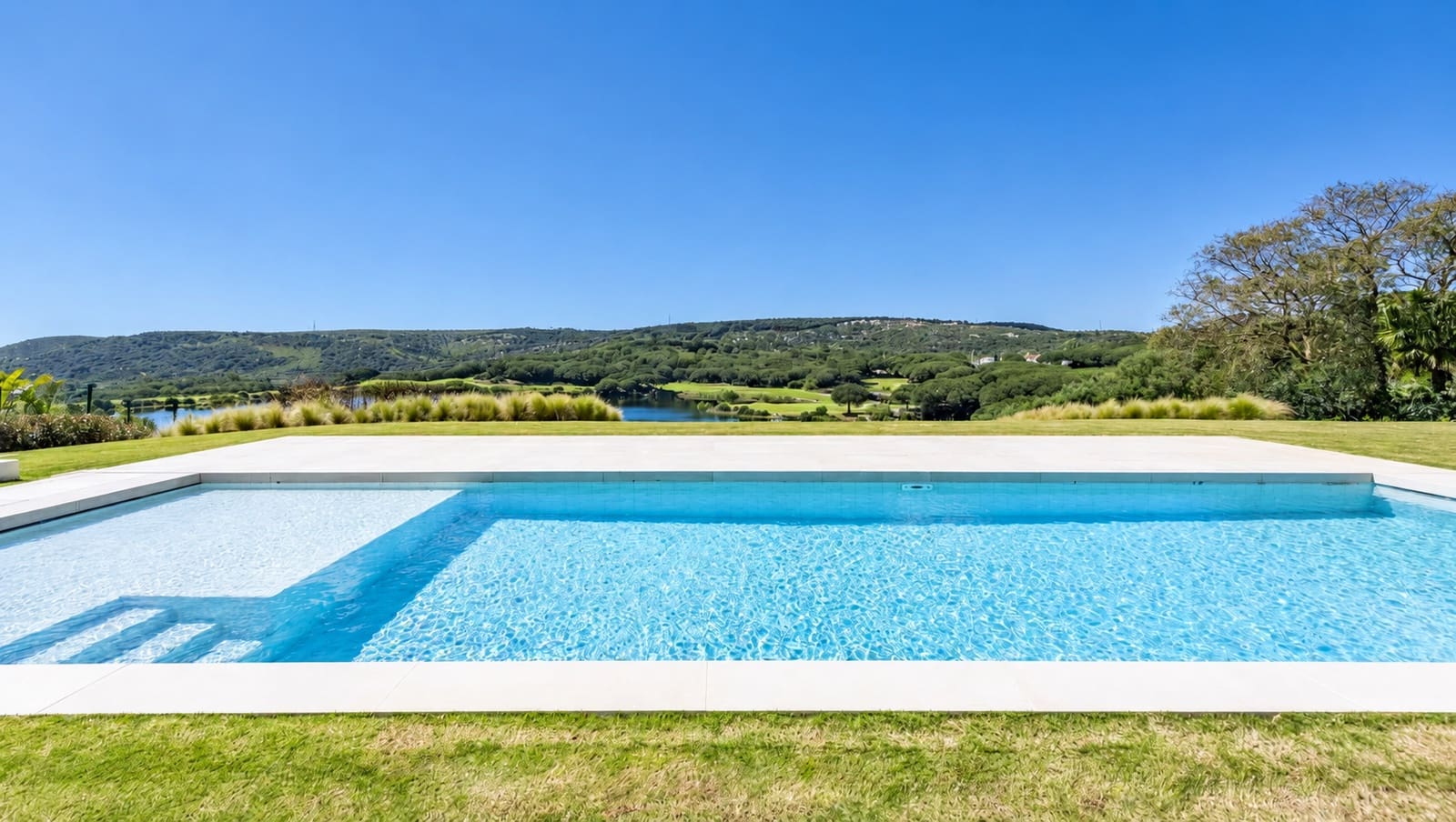 5 bedroom Villa for sale in Sotogrande with pool garage - € 4,200,000 (Ref: 10160994)