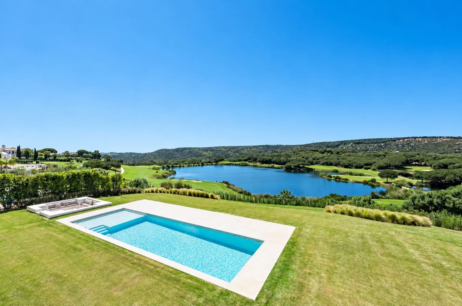 5 bedroom Villa for sale in Sotogrande with pool garage - € 4,200,000 (Ref: 10160994)