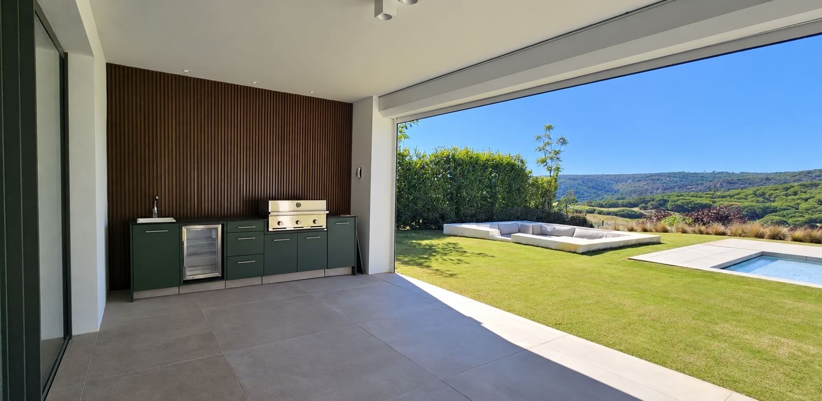 5 bedroom Villa for sale in Sotogrande with pool garage - € 4,200,000 (Ref: 10160994)