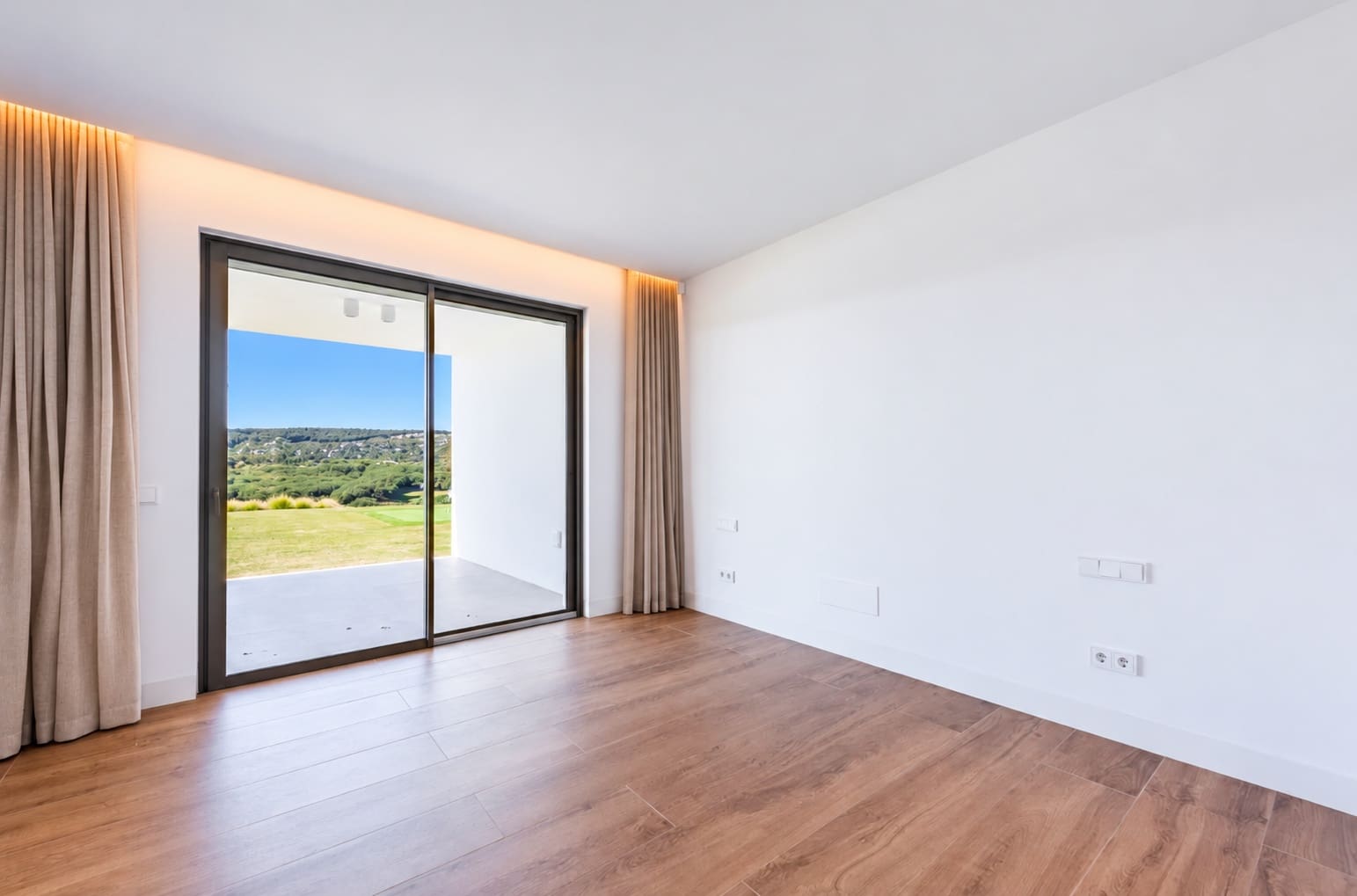 5 bedroom Villa for sale in Sotogrande with pool garage - € 4,200,000 (Ref: 10160994)