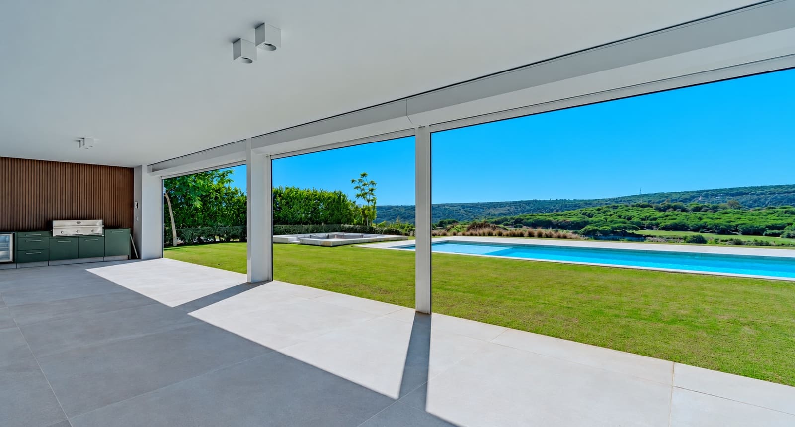 5 bedroom Villa for sale in Sotogrande with pool garage - € 4,200,000 (Ref: 10160994)