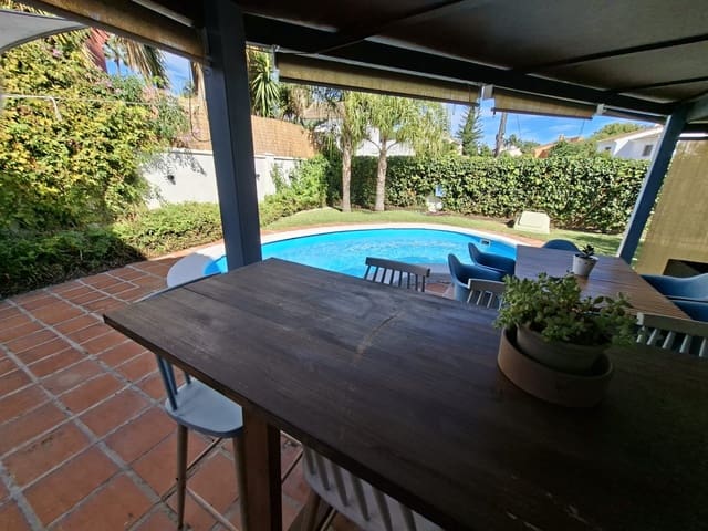 4 soverom Villa til salgs i Guadacorte, Los Barrios med svømmebasseng garasje - € 435 000 (Ref: 10180049)