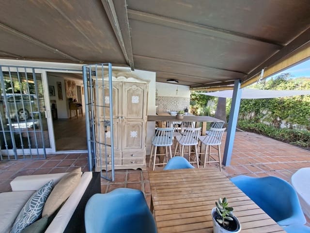 4 soverom Villa til salgs i Guadacorte, Los Barrios med svømmebasseng garasje - € 435 000 (Ref: 10180049)