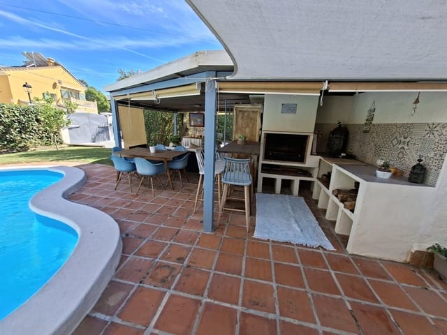 4 soverom Villa til salgs i Guadacorte, Los Barrios med svømmebasseng garasje - € 435 000 (Ref: 10180049)