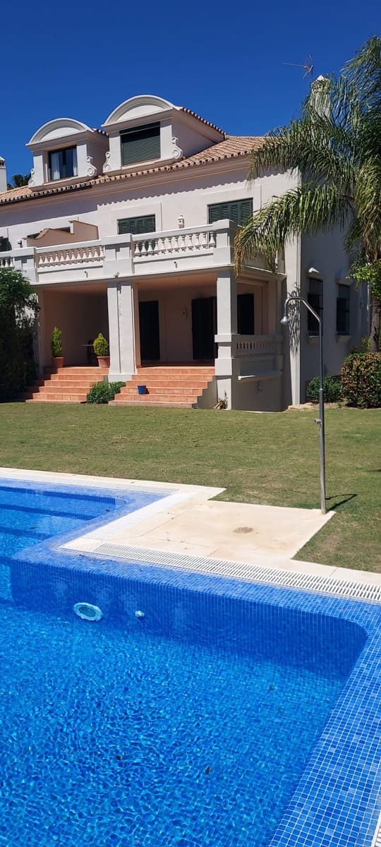 4 camera da letto Villetta Bifamiliare in vendita in San Roque con piscina garage - 1.250.000 € (Rif: 8161101)