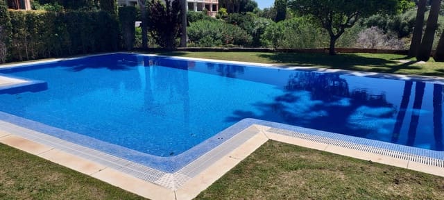 4 sovrum Semi-fristående Villa till salu i Sotogrande Alto, San Roque med pool garage - 1 250 000 € (Ref: 8161101)