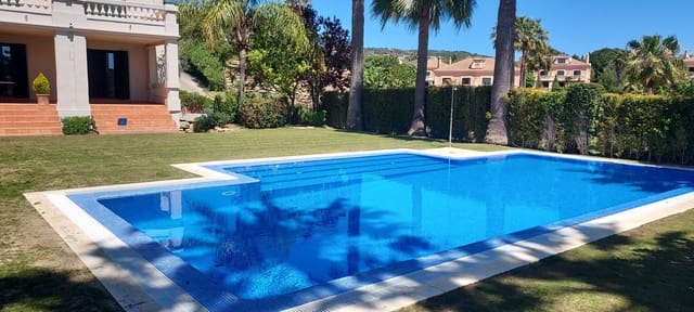 4 sovrum Semi-fristående Villa till salu i Sotogrande Alto, San Roque med pool garage - 1 250 000 € (Ref: 8161101)