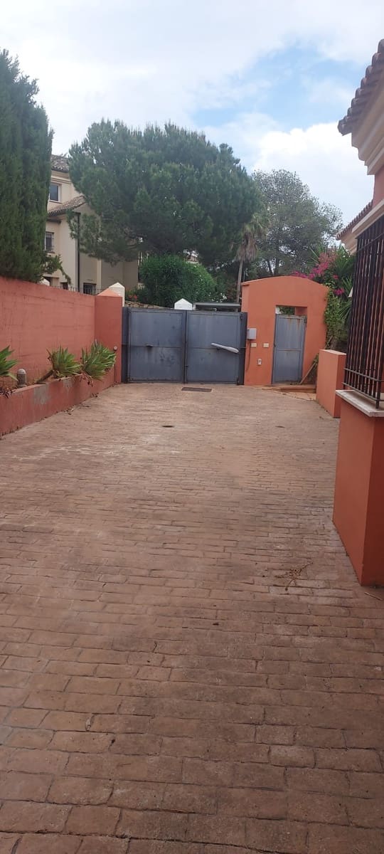 4 chambre Villa/Maison à vendre à Sotogrande avec piscine garage - 1 100 000 € (Ref: 8161109)