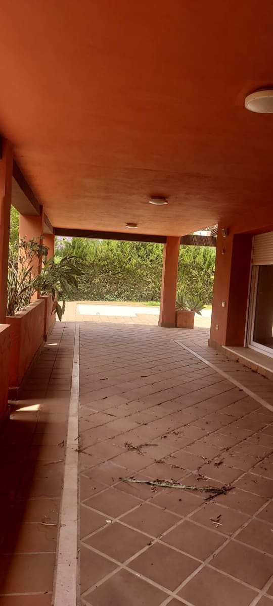 4 sypialnia Willa na sprzedaż w Sotogrande z basenem garażem - 1 100 000 € (Ref: 8161109)
