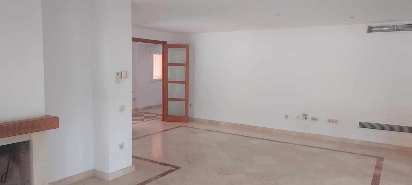 4 sypialnia Willa na sprzedaż w Sotogrande z basenem garażem - 1 100 000 € (Ref: 8161109)