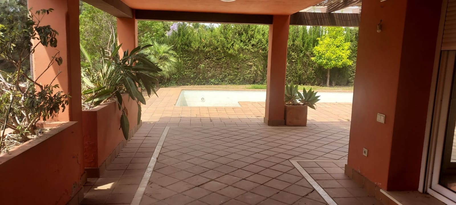 4 sypialnia Willa na sprzedaż w Sotogrande z basenem garażem - 1 100 000 € (Ref: 8161109)