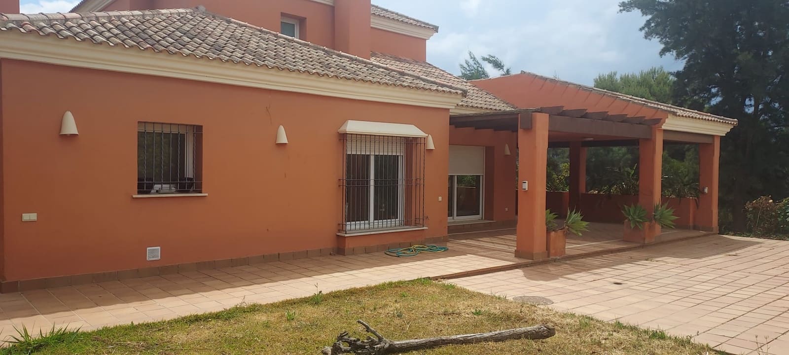 4 sypialnia Willa na sprzedaż w Sotogrande z basenem garażem - 1 100 000 € (Ref: 8161109)