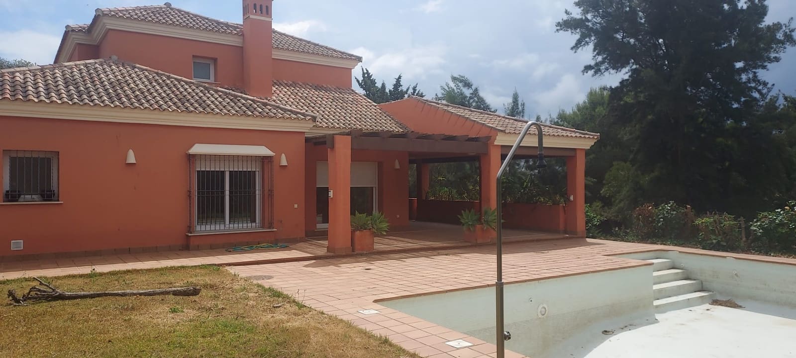 4 sypialnia Willa na sprzedaż w Sotogrande z basenem garażem - 1 100 000 € (Ref: 8161109)