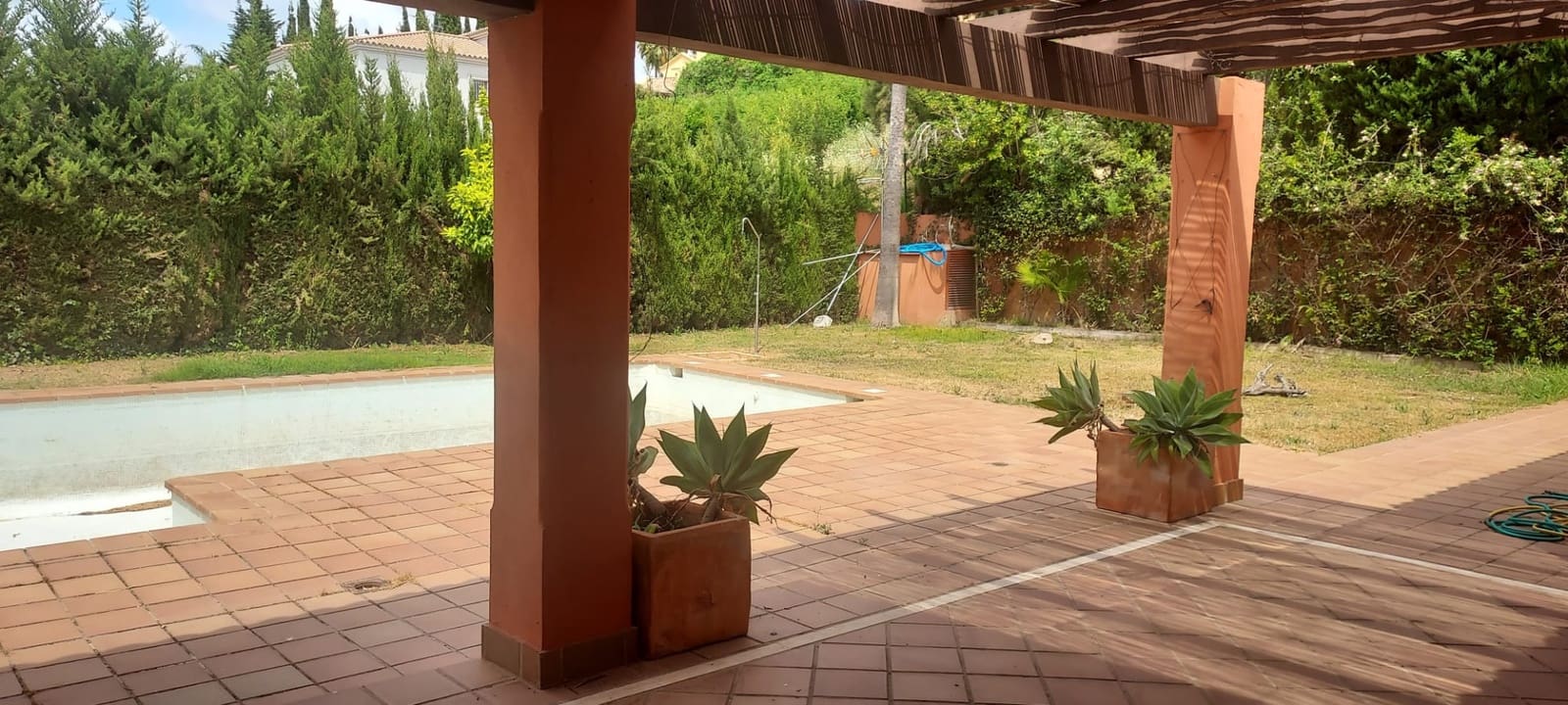 4 sypialnia Willa na sprzedaż w Sotogrande z basenem garażem - 1 100 000 € (Ref: 8161109)