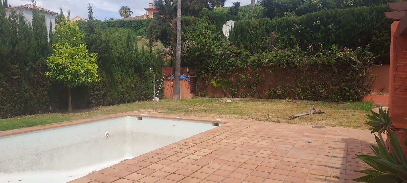 4 sypialnia Willa na sprzedaż w Sotogrande z basenem garażem - 1 100 000 € (Ref: 8161109)