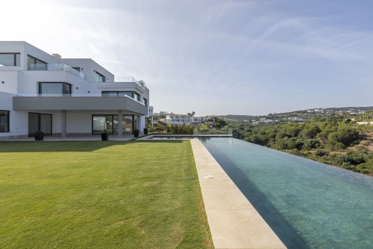8 soverom Villa til salgs i Sotogrande med svømmebasseng garasje - € 6 975 000 (Ref: 8161119)