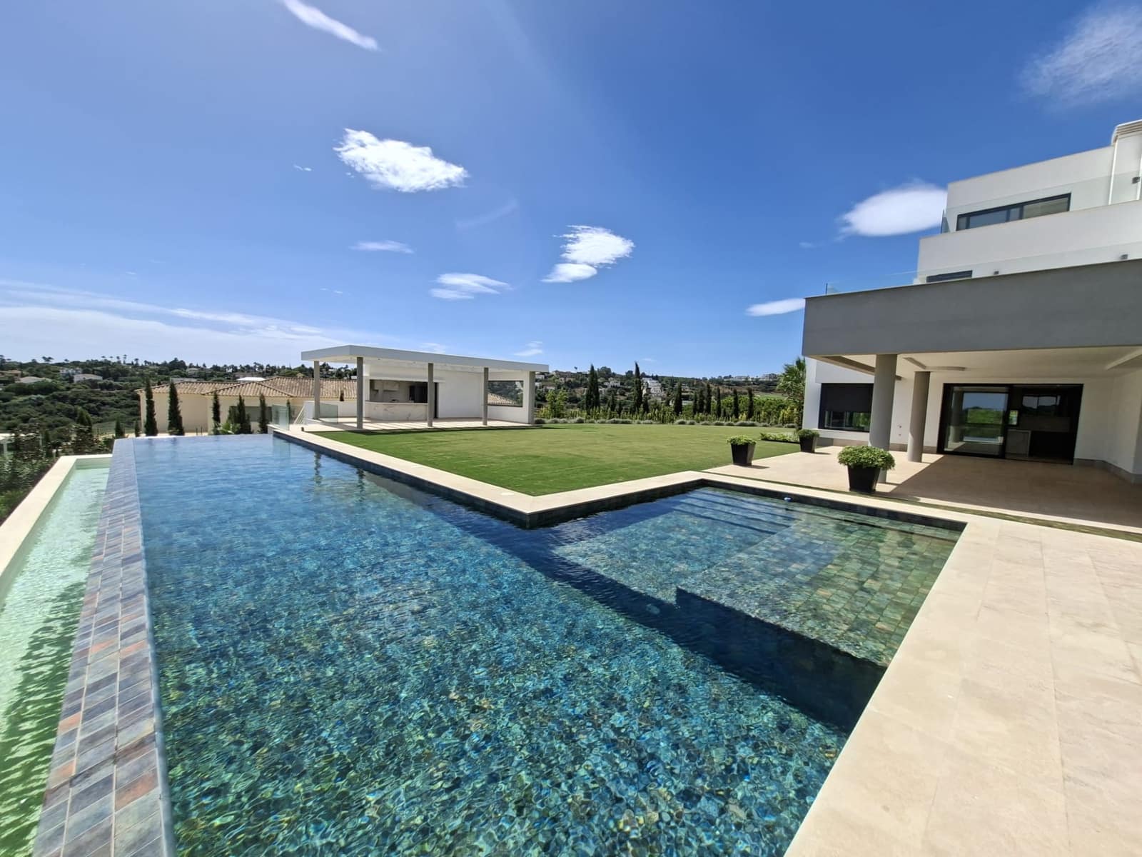 8 bedroom Villa for sale in Sotogrande with pool garage - € 6,975,000 (Ref: 8161119)