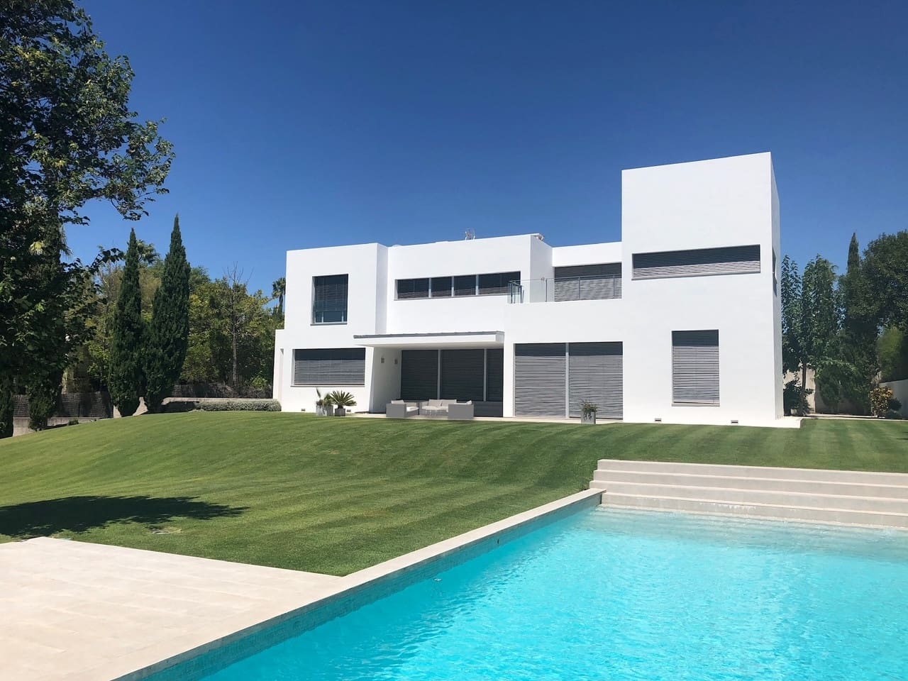 5 bedroom Villa for sale in Sotogrande with pool garage - € 2,300,000 (Ref: 8161133)