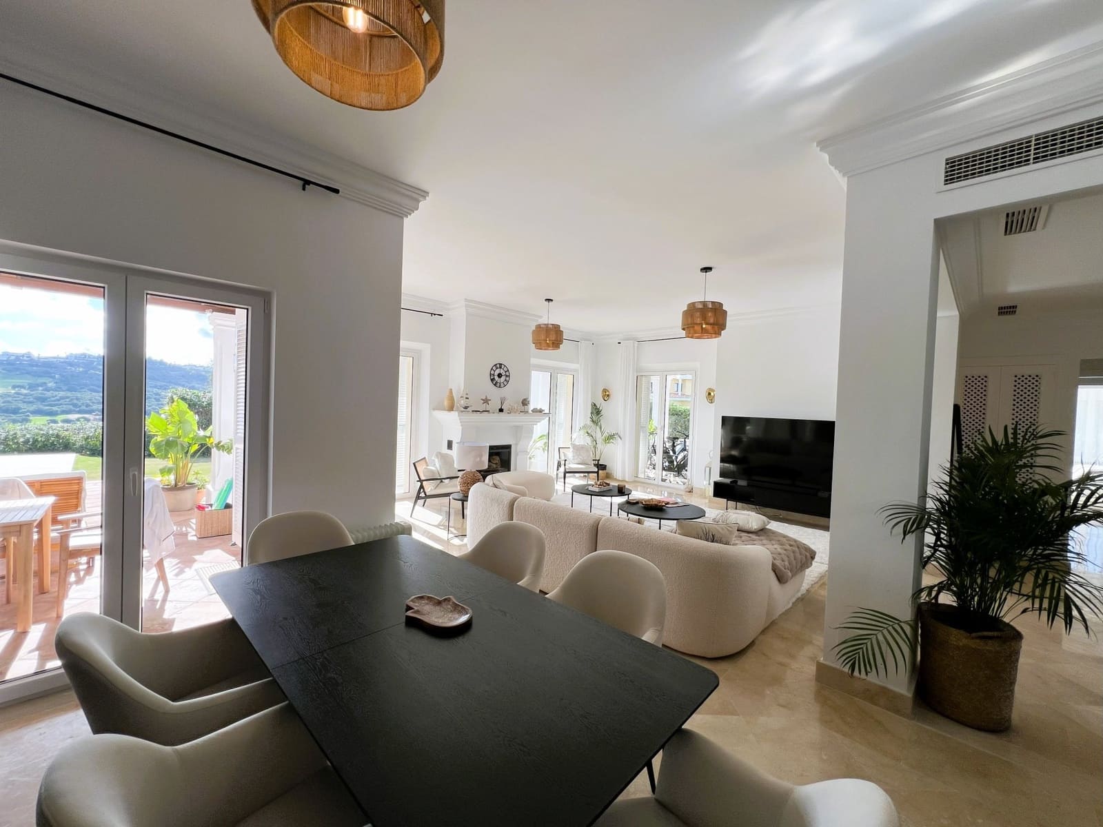 4 bedroom Villa for sale in Sotogrande with pool garage - € 1,700,000 (Ref: 8697824)