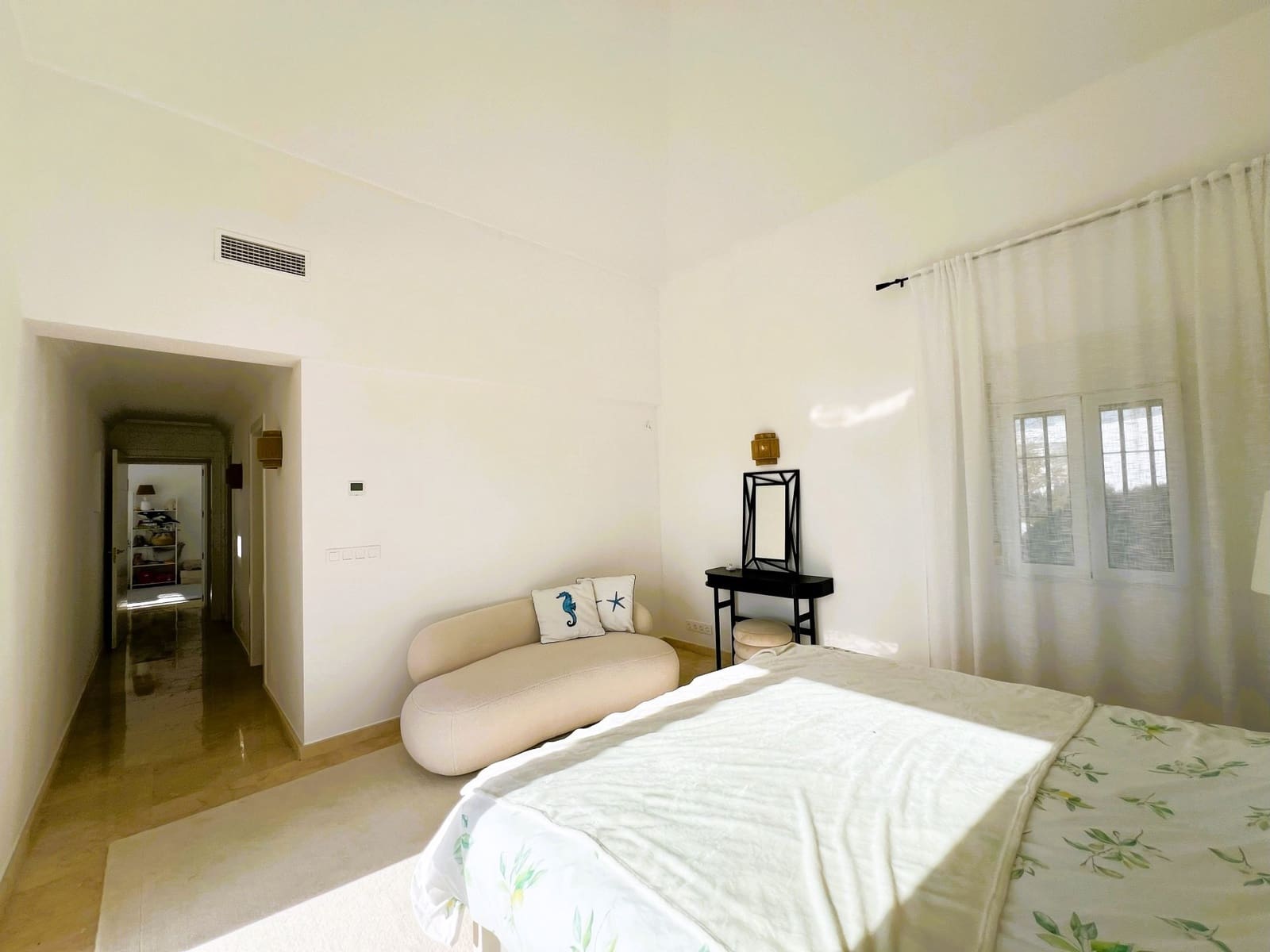 4 bedroom Villa for sale in Sotogrande with pool garage - € 1,700,000 (Ref: 8697824)