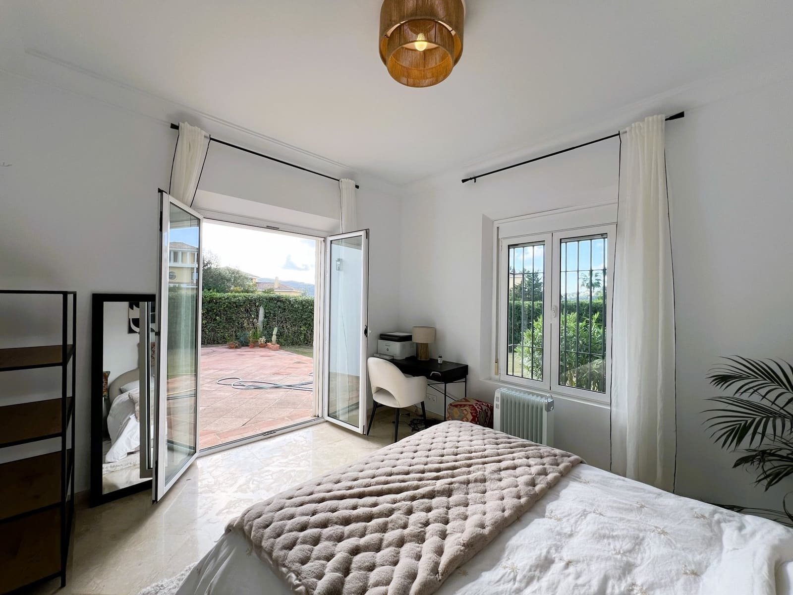 4 bedroom Villa for sale in Sotogrande with pool garage - € 1,700,000 (Ref: 8697824)