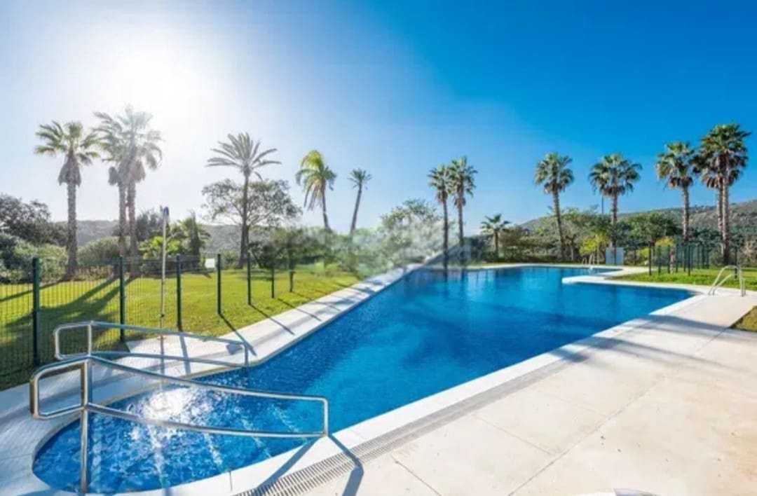 Apartamento de 3 habitaciones en Sotogrande en venta con garaje - 530.000 € (Ref: 8838170)