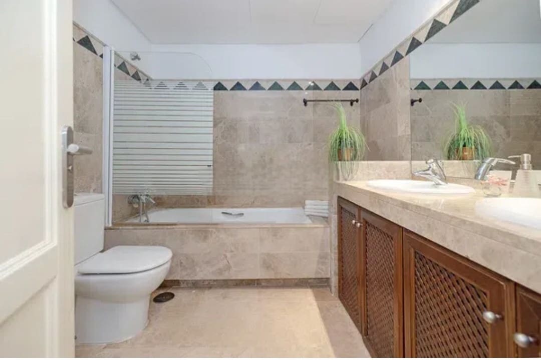 Apartamento de 3 habitaciones en Sotogrande en venta con garaje - 530.000 € (Ref: 8838170)