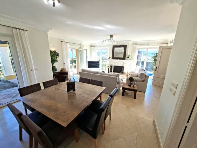 3 soveværelse Villa til salg i Sotogrande Alto, San Roque med swimmingpool - € 1.275.000 (Ref: 8838171)