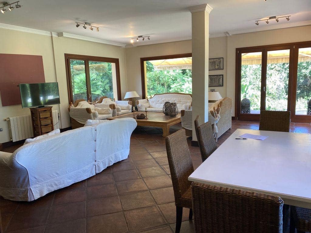 4 bedroom Villa for sale in Sotogrande - € 1,802,000 (Ref: 8864622)