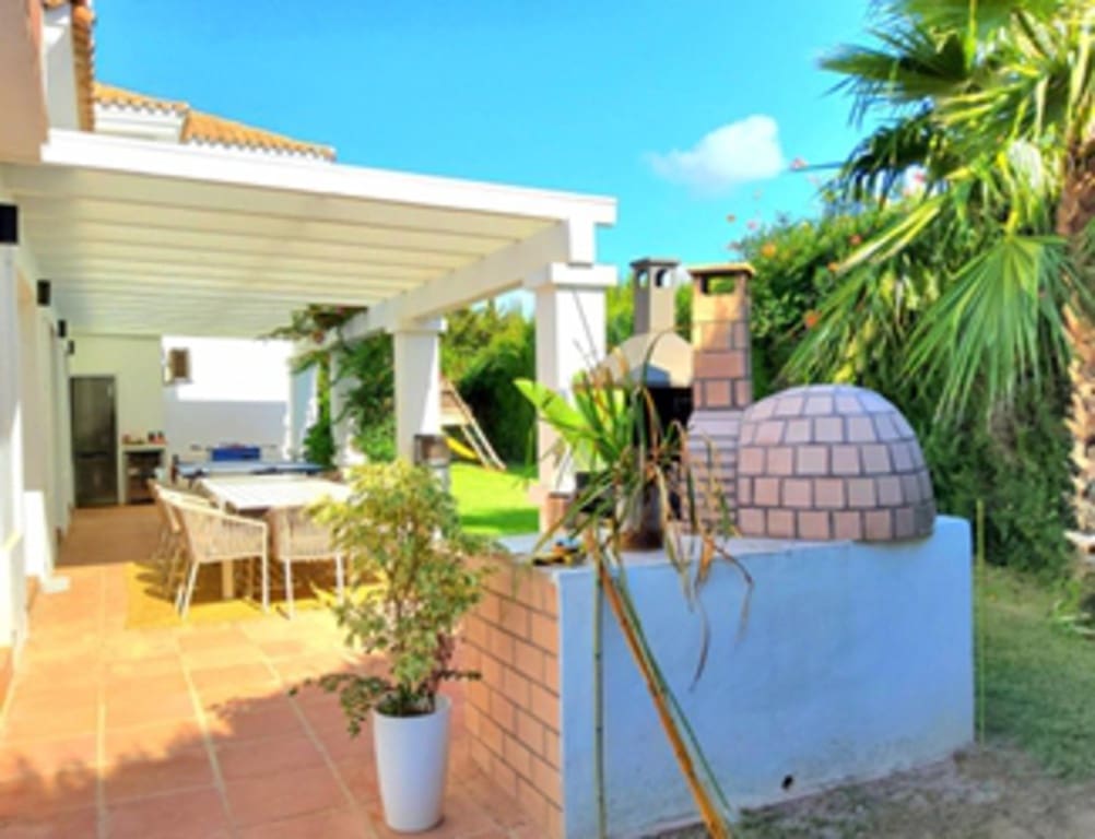 5 quarto Moradia para venda em Sotogrande com garagem - 1 150 000 € (Ref: 8907164)